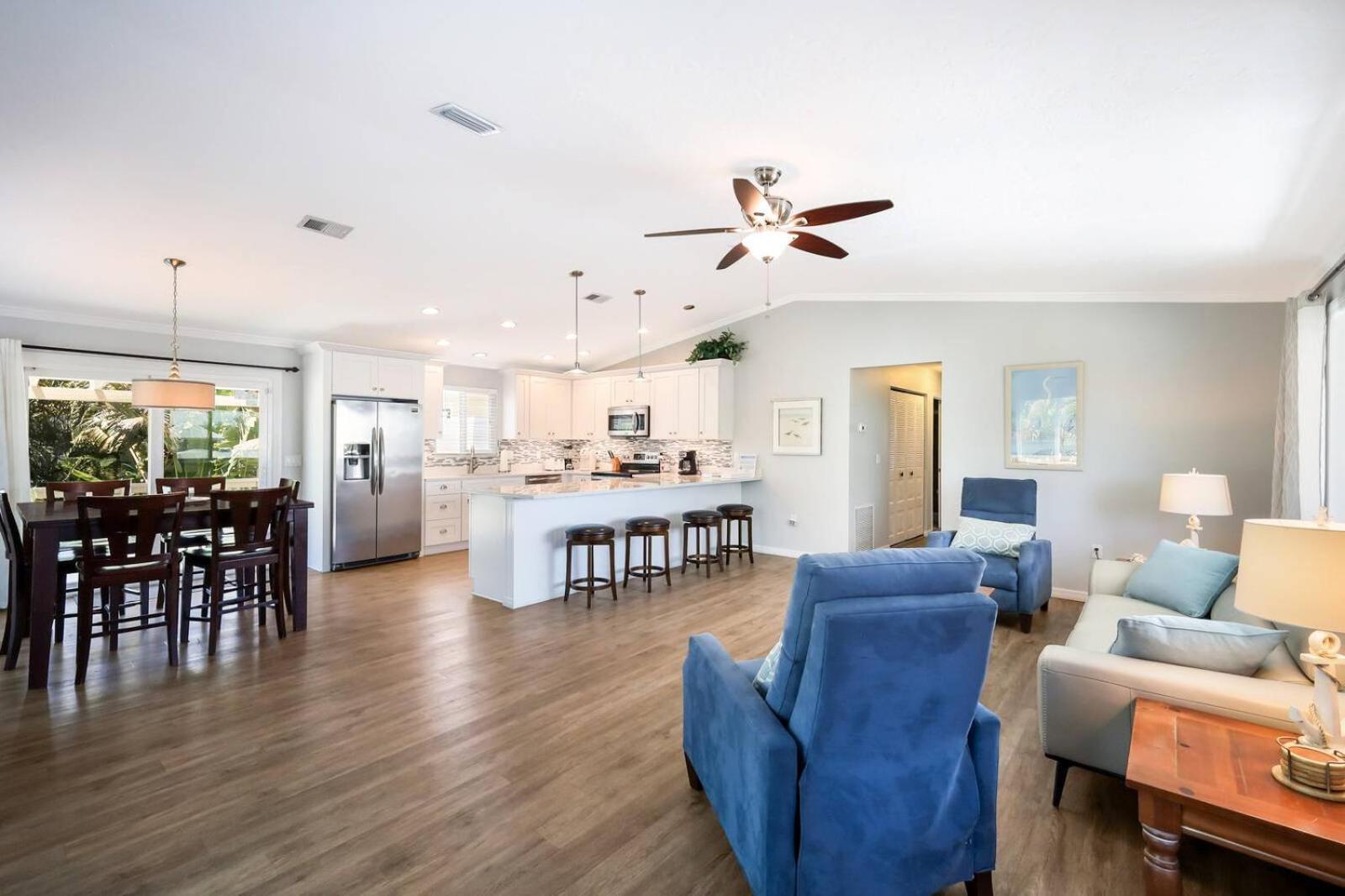 Island Girl West - Heated Pool Porches Beach Gear Walk To Beach Holmes Beach Exterior photo