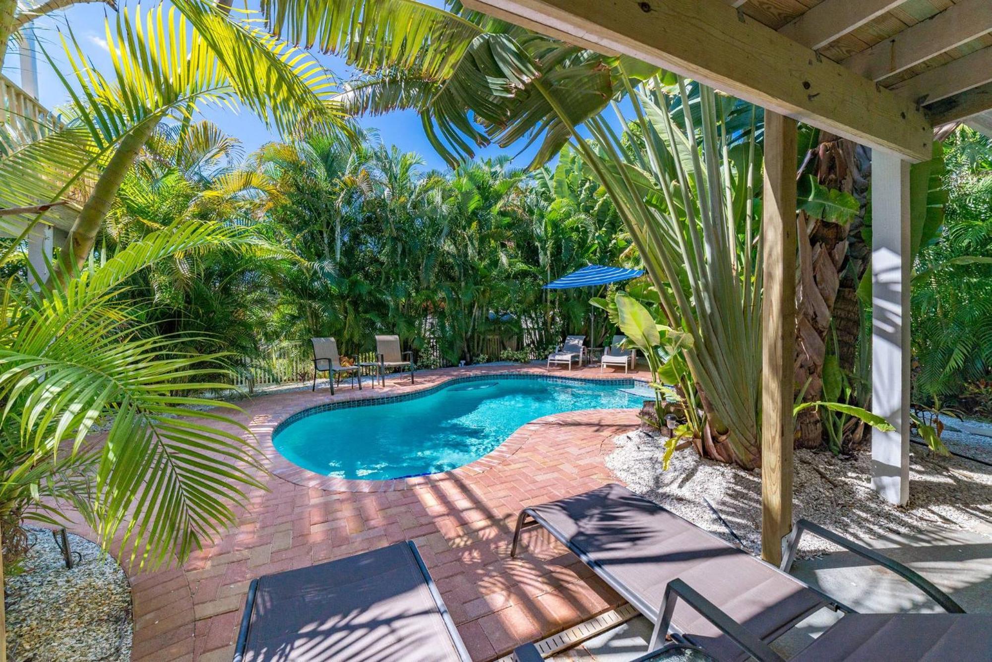 Island Girl West - Heated Pool Porches Beach Gear Walk To Beach Holmes Beach Exterior photo